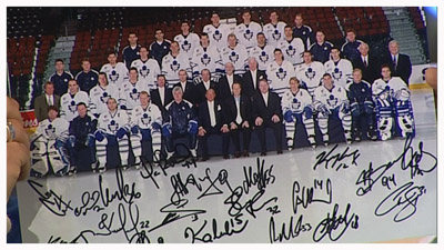 lahjoitettu Toronto Maple Leafsin valokuva (copyright YLE/videokuvaa)